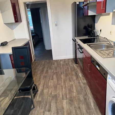 Leo, Apartment *